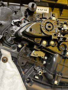 BOCZEK DRZWI LEWY TYŁ RANGE ROVER EVOQUE II L551