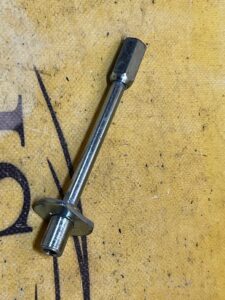 ŚRUBA MOCOWANIE KOŁA ZAPASOWEGO JAGUAR XJ X351