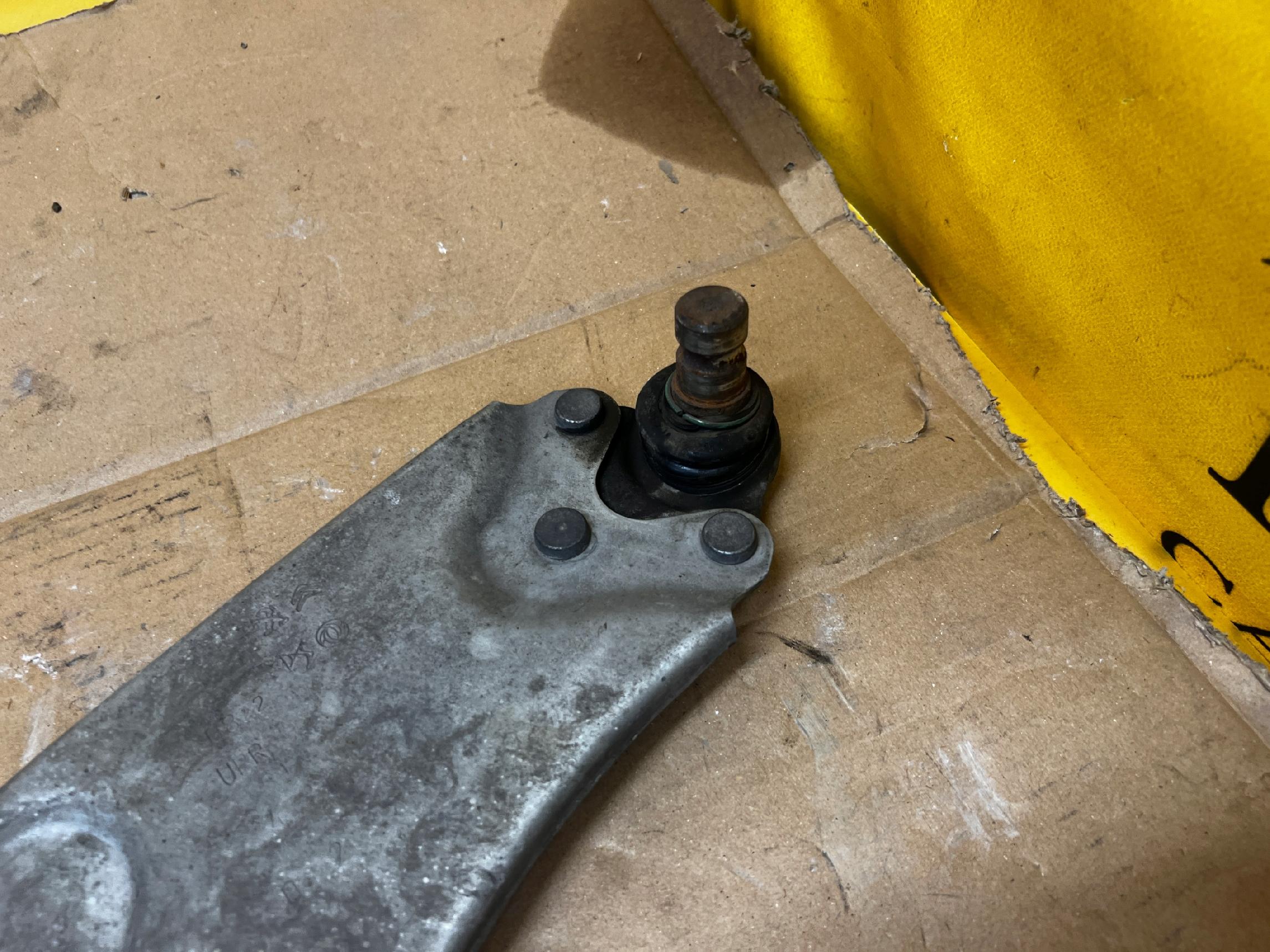 WAHACZ PRZÓD PRZEDNI PRAWY PEUGEOT 2008 II