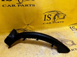 OSŁONA ZAWIASU KLAPY PRAWA AUDI A8 D4