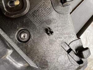 PLASTIK OSŁONA PROGU SŁUPKA A PRZEDNIA LEWA LEWY PORSCHE CAYENNE II 7P5 GTS