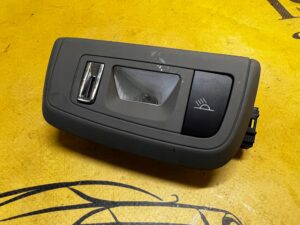 LAMPKA OŚWIETLENIE PODSUFITKI KABINY TYŁ PORSCHE PANAMERA 970 I LIFT