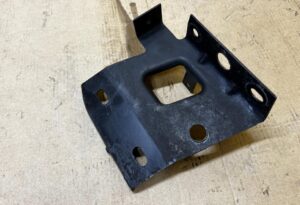 ŚLIZG MOCOWANIE WSPORNIK ZDERZAKA TYŁ PRAWY CHEVROLET CORVETTE C5 97-04