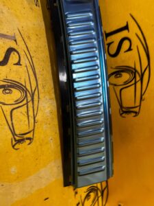 OSŁONA LISTWA NAKŁADKA BAGAŻNIKA VOLKSWAGEN TOUAREG PORSCHE CAYENNE II