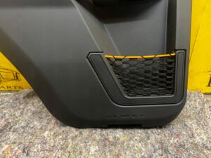 TAPICERKA BOCZEK DRZWI TYŁ LEWY 4 DRZWI FORD BRONCO 21-