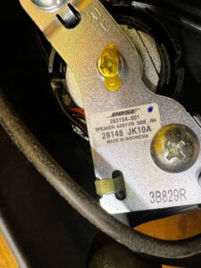 GŁOŚNIK OSŁONA ZAŚLEPKA SŁUPKA A PRZÓD PRAWY BOSE INFINITI G37