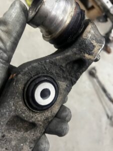 WAHACZ DOLNY DOŁ PRZÓD PRZEDNI PRAWY PORSCHE CAYENNE COUPE 9Y3 9Y0 HYBRID