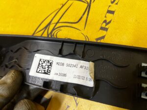 POSZYCIE OSŁONA OBUDOWA SŁUPKA PRZÓD A LEWY FORD BRONCO 21-