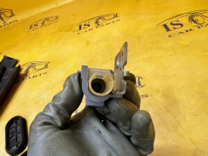 SIŁOWNIK ZAMKA KLAPKI WLEWU PALIWA CHEVROLET CORVETTE C5 97-04