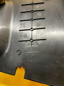 POSZYCIE OSŁONA SŁUPKA ŚRODKOWEGO B PRAWA PRAWY PEUGEOT 308 II T9 HB EU