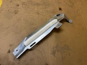 UCHWYT MOCOWANIE WSPORNIK PODSUFITKI MERCEDES GLS X166