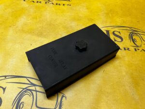 OSŁONA ZAŚLEPKA PUSZKI SKRZYNKI BEZPIECZNIKÓW CHEVROLET CORVETTE C5 97-04