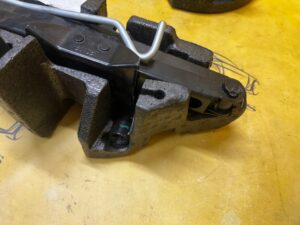 ZESTAW NAPRAWCZY LEWAREK UCHO KLUCZ DO KÓŁ RENAULT MEGANE III SCENIC III