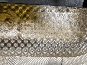 IZOLACJA OSŁONA TERMICZNA TUNELU ZBIORNIKA PALIWA BMW M5 F90