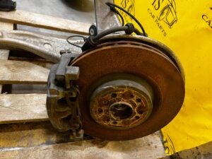 ZWROTNICA TARCZA ZACISK WAHACZ PRZÓD PRAWY MERCEDES GLS X166 450 3.0 B V6