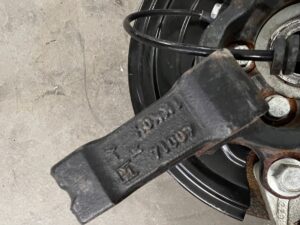 ZWROTNICA PIASTA ZACISK PRZÓD PRZEDNIA PRAWY PRAWA NISSAN E-NV200 EVALIA