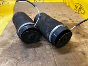 KOMPLET MIECHY TYŁ TYLNY AIRMATIC PRAWY LEWY MERCEDES GLS X166