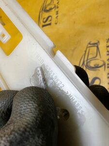 RAMKA UCHWYT MOCOWANIE OŚWIETLENIA LAMPKI PODSUFITKI FORD MUSTANG VI