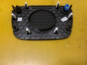 OSŁONA MASKOWNICA GŁOŚNIKA DESKI KIA SORENTO III 3