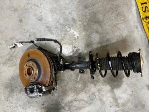 NOGA ZWROTNICA AMORTYZATOR PRZÓD PRAWY PEUGEOT 3008 II 5008 II 1.2 THP