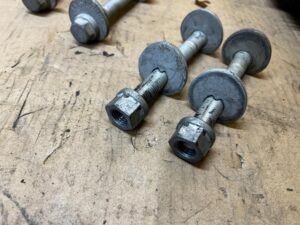 4 X ŚRUBA ZBIEŻNOŚCI ZAWIESZENIA M16X140 FORD BRONCO 21-