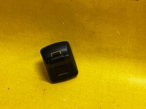 OSŁONA PLASTIK ZAŚLEPKA AIRBAG LR DISCOVERY V L550