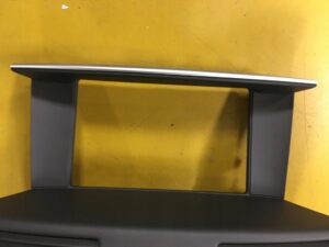 RAMKA EKRANU KRATKI NAWIEWU ZEGAREK INFINITI Q70 M