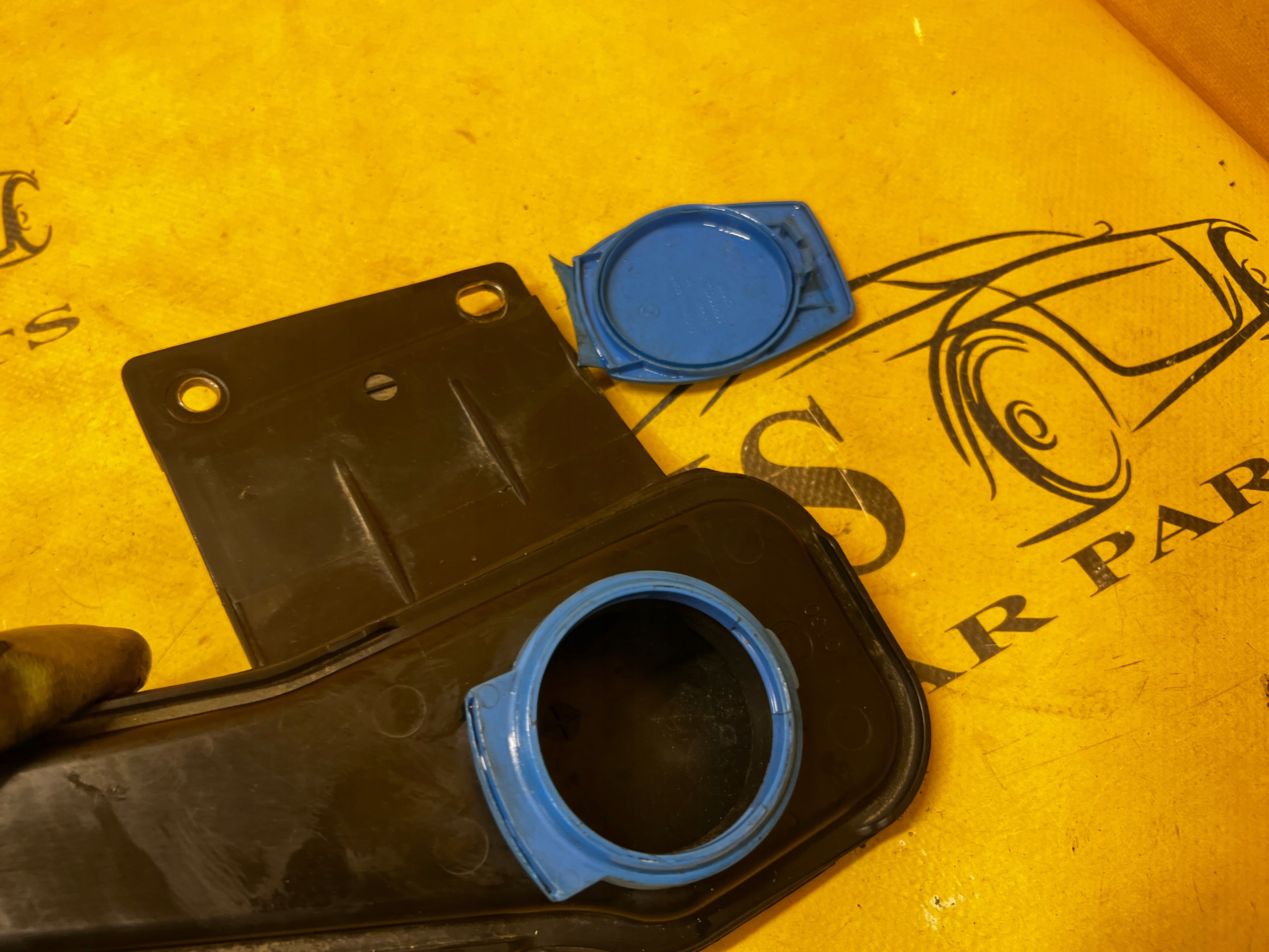 WLEW PŁYNU SPRYSKIWACZY PORSCHE MACAN 95B