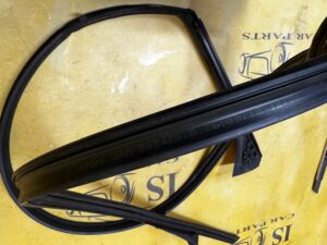 USZCZELKA DRZWI SZYB KAROSERII GÓRNA PRAWA MERCEDES CLS W218 SHOOTING BRAKE