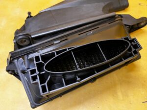 OBUDOWA FILTRA POWIETRZA MERCEDES CLS W218 3.0 CDI