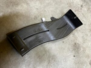 KANAŁ NAWIEW TUNEL POWIETRZA LEWY AUDI A8 D4