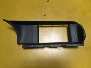 OSŁONA RAMKA EKRANU NAWIGACJI DESKI INFINITI Q30