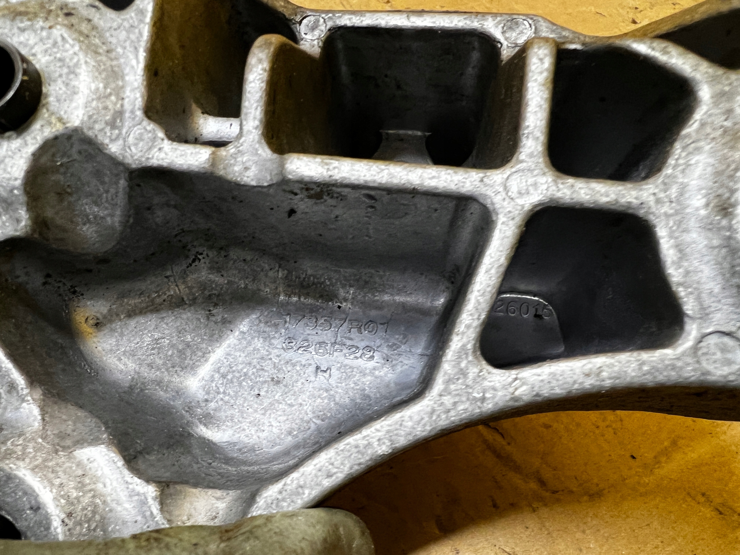 ŁAPA MOCOWANIE SKRZYNI BIEGÓW PEUGEOT CITROEN 1.2 THP