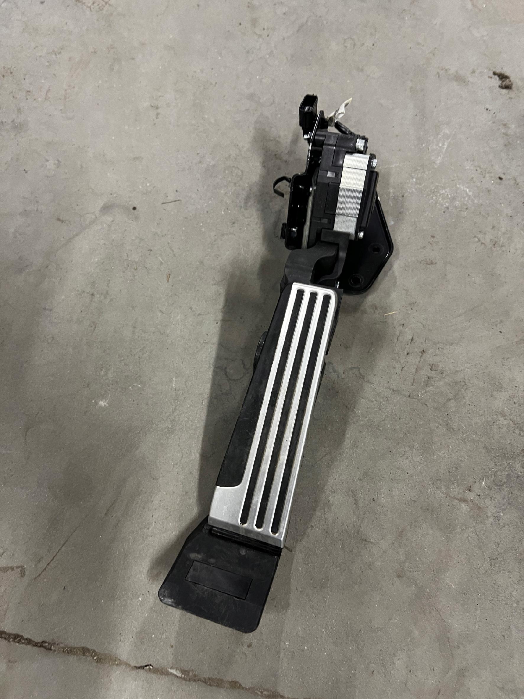 PEDAŁ GAZU POTENCJOMETR INFINITI Q50