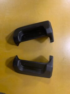 PRAWA RĄCZKA PANELU DACHOWEGO JEEP WRANGLER JL