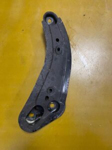 WSPORNIK MOCOWANIE ZAWIESZENIA BELKA INFINITI Q70