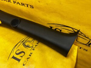 POSZYCIE OSŁONA OBUDOWA SŁUPKA PRZÓD A PRAWY FORD MUSTANG VI