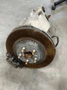 ZWROTNICA PIASTA ZACISK TYŁ TYLNA LEWY LEWA RANGE ROVER EVOQUE II L551