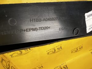 OSŁONA LISTWA TUNELU ŚRODKOWEGO LEWA FORD FIESTA MK8 EU
