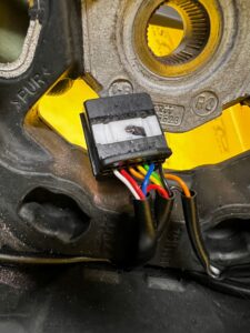 KIEROWNICA SKÓRA MULTIFUNKCJA DACIA JOGGER 2022R SANDERO III