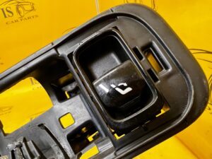 PRZEŁĄCZNIK SKŁADANIA OPARCIA KANAPY FOTELA TYŁ LEWY MERCEDES C-KLASA W206