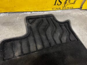 DYWANIK WYCIERACZKA WELUROWA PRZÓD LEWY ORYGINALNY RENAULT MEGANE IV HB