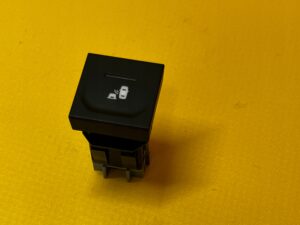 PRZYCISK PRZEŁĄCZNIK MARTWEGO POLA LUSTEREK BLIS DACIA DUSTER II 2