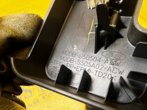 OSŁONA ZAŚLEPKA PLASTIK DACHU PRAWA 4 DRZWI FORD BRONCO 21-