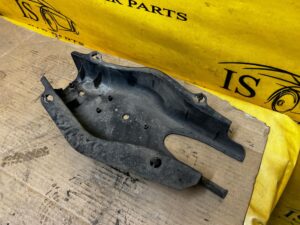 OSŁONA WAHACZA TYŁ PRAWY MERCEDES CLS W218