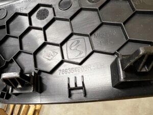 OSŁONA PLASTIK ZAŚLEPKA PROGU LEWA LEWY DACIA SANDERO III