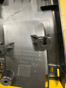 OSŁONA POSZYCIE SŁUPKA B PRAWY FORD FIESTA MK8