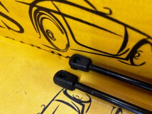 KOMPLET SIŁOWNIKI TELESKOPY KLAPY TYŁ BAGAŻNIKA FORD FIESTA MK8