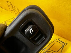 PRZEŁĄCZNIK SKŁADANIA OPARCIA KANAPY FOTELA TYŁ PRAWY MERCEDES C-KLASA W206