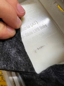 OSŁONA POSZYCIE TAPICERKA SŁUPKA C LEWA ALCANTARA AUDI A8 D4 LONG